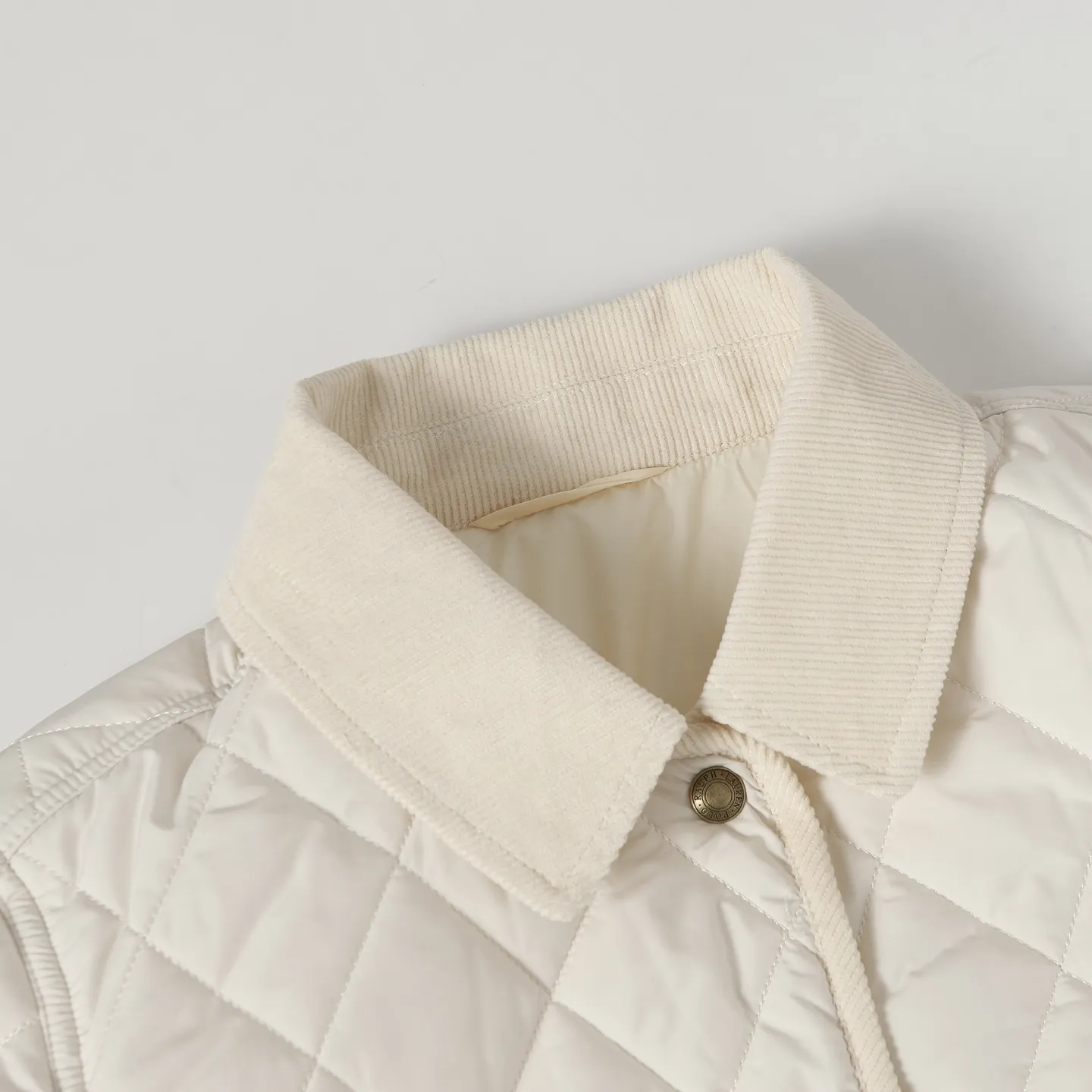 P530 High-quality women's style] RL Ralph Lauren's new diamond-shaped cotton jacket. The face is filled with imitation feather cotton. Three-in-one diamond-shaped quilted embroidery. Soft and comfortable. Warm and comfortable. Corduroy strips run through the whole body. No knots and no overlap. Artificial curling. Fine workmanship. Does not look bloated. The upper body is light and not bloated. Soft and comfortable. Highly recommended. Size: S M L